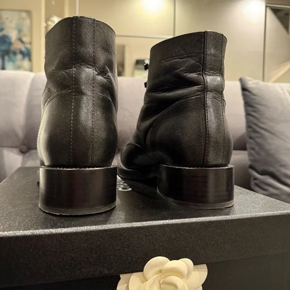 Chanel Women's Lace-Up Leather Ankle Boots w/ Patent Leather Logo Toe - Sz 39.5 - Picture 7 of 13